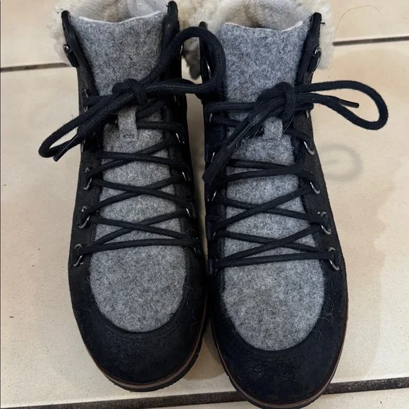 Sorel Black and Gray Fleece-Lined Boots - Picture 2 of 9